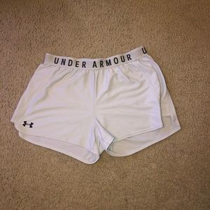 Under armor play up 2.0 3” shorts light grey